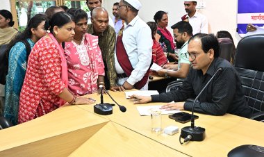 कलेक्टर ने जनदर्शन में सुनी लोगों की समस्याएं  अधिकारियों को दिए त्वरित निराकरण के निर्देश