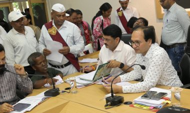 कलेक्टर-एसएसपी ने जनदर्शन में सुनी लोगों की समस्याएं  स्कूल भवन, लंबित भुगतान, निराश्रित पेंशन से जुड़ी समस्याएं लेकर