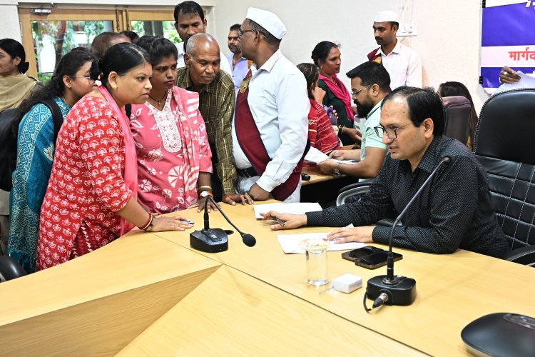 कलेक्टर ने जनदर्शन में सुनी लोगों की समस्याएं  अधिकारियों को दिए त्वरित निराकरण के निर्देश
