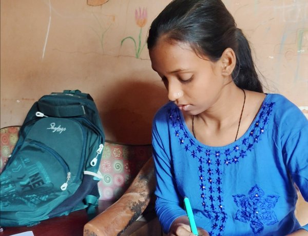 सेवा संकल्प अभियान : सेवा की कहानी श्रमिक परिवार की बेटी आरती के सपनों को मिला संबल