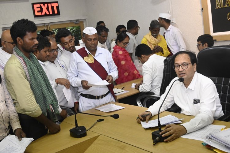 कलेक्टर ने जनदर्शन में सुनी लोगों की समस्याएं  अधिकारियों को दिए त्वरित निराकरण के निर्देश