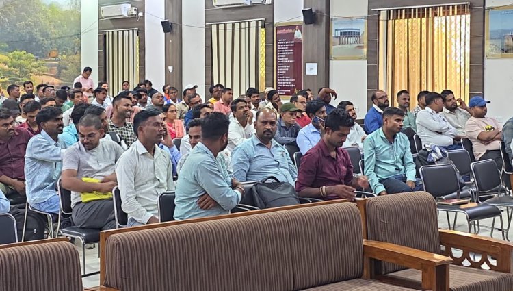 कृषि उत्पादन आयुक्त श्री सिद्धार्थ कोमल परदेशी की अध्यक्षता में कृषि एवं संबद्ध विभागों की संभागीय बैठक सम्पन्न